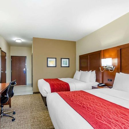 Comfort Inn & Suites Salina North Екстериор снимка