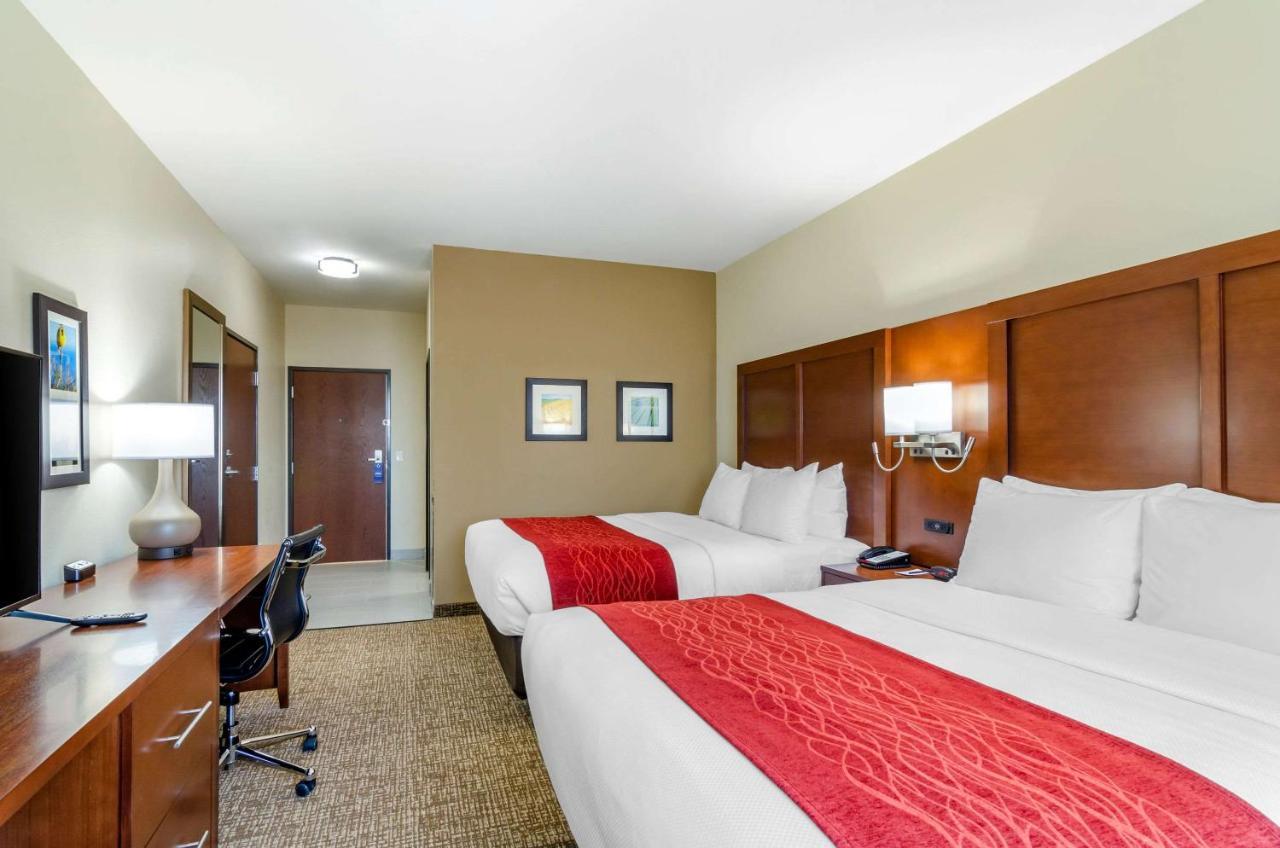 Comfort Inn & Suites Salina North Екстериор снимка