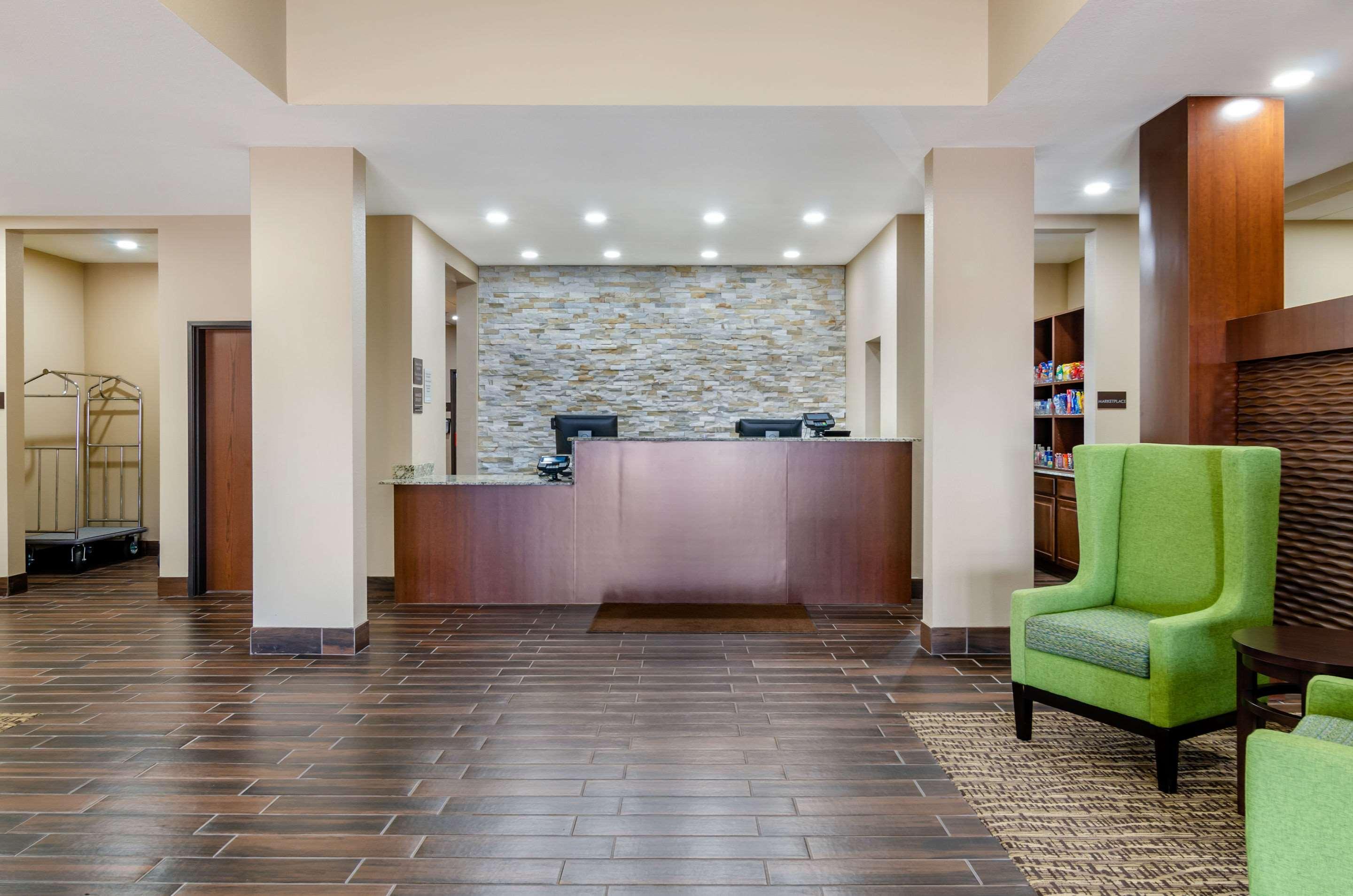 Comfort Inn & Suites Salina North Екстериор снимка