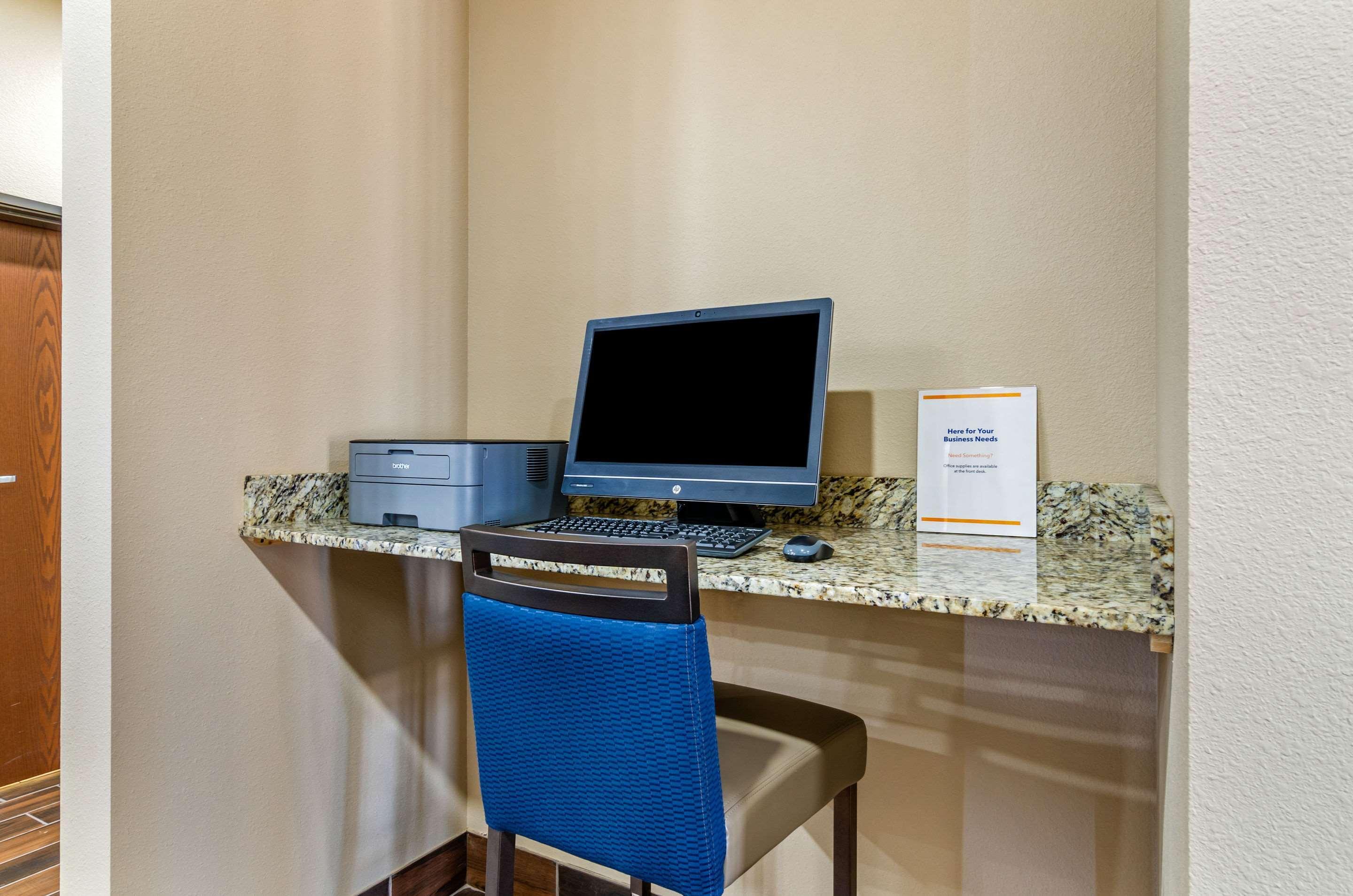Comfort Inn & Suites Salina North Екстериор снимка
