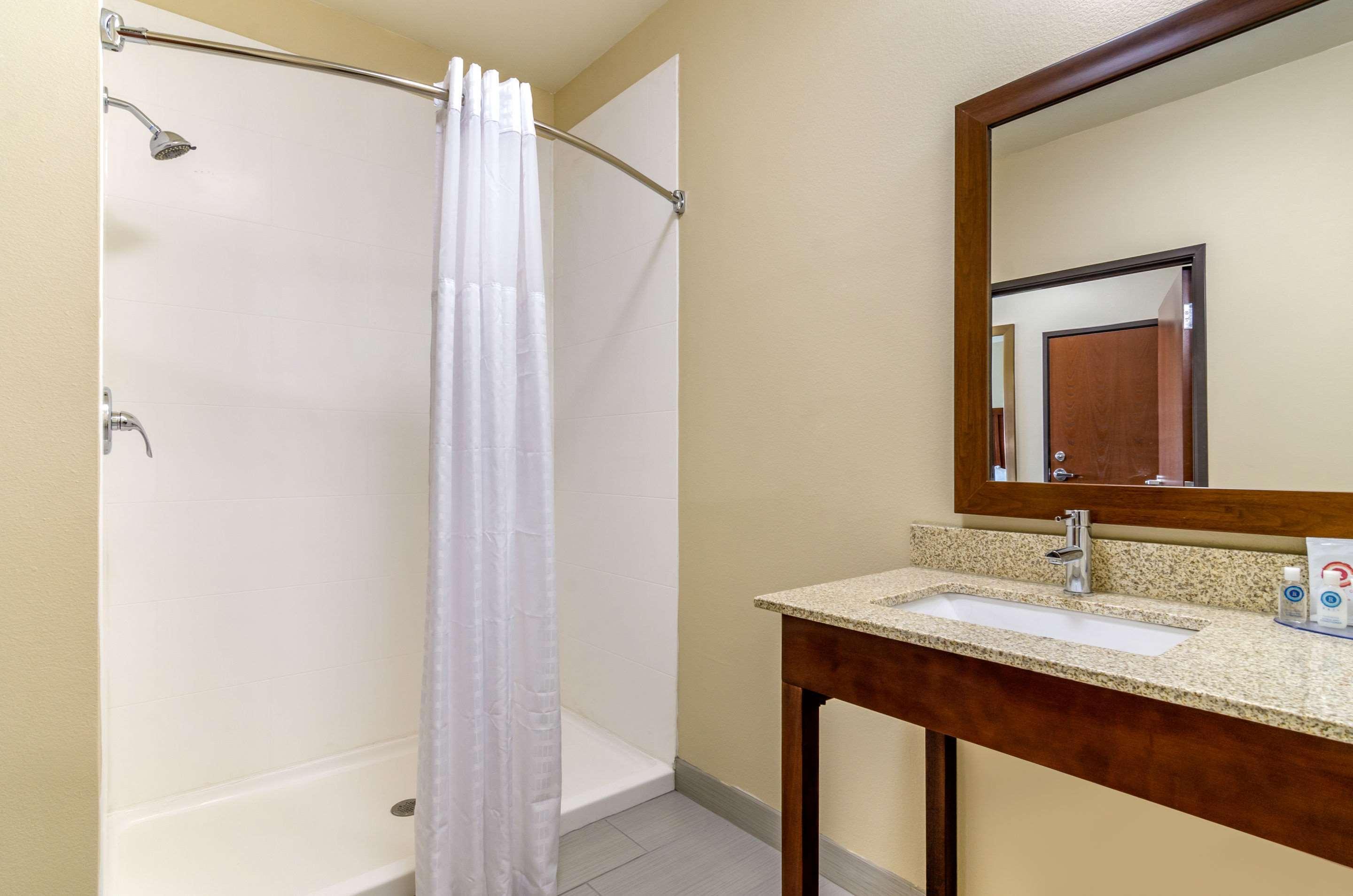 Comfort Inn & Suites Salina North Екстериор снимка