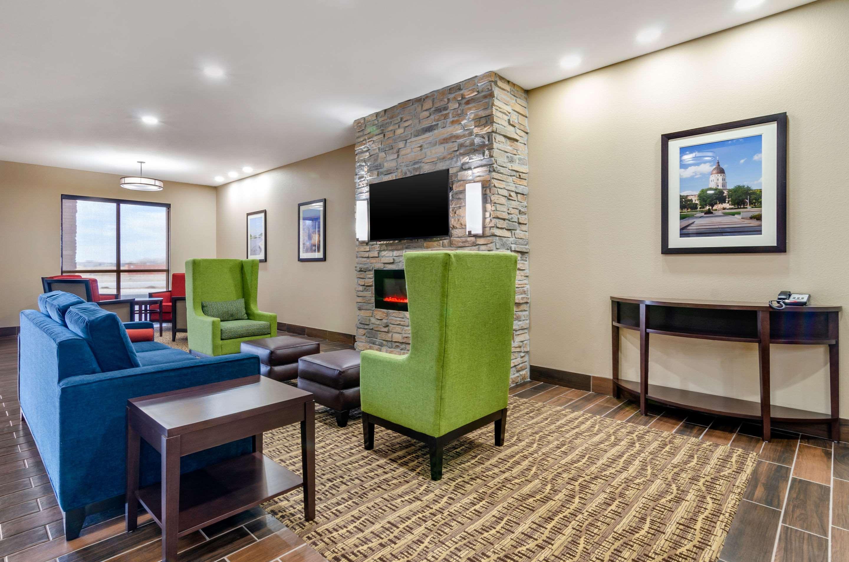 Comfort Inn & Suites Salina North Екстериор снимка